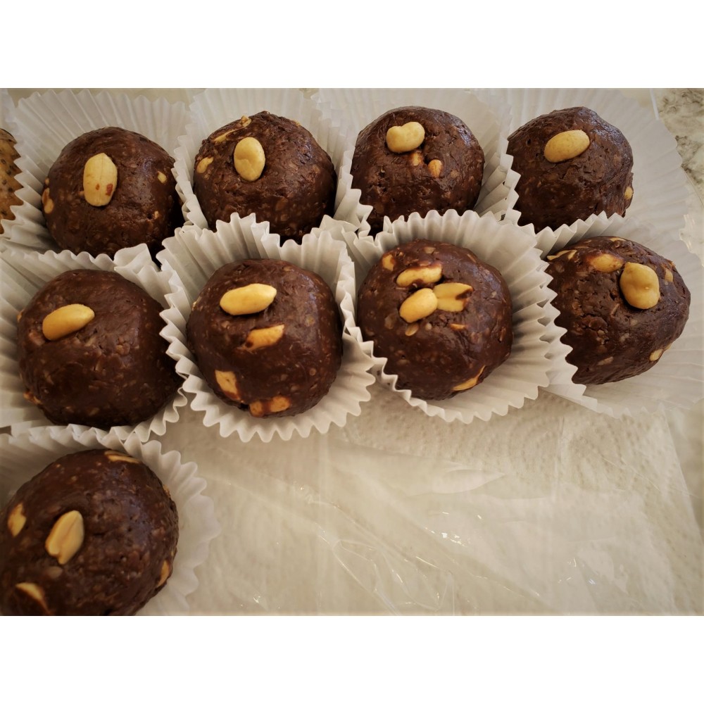 Homemade Chocolate Peanut Butter Protein Balls 70 g.